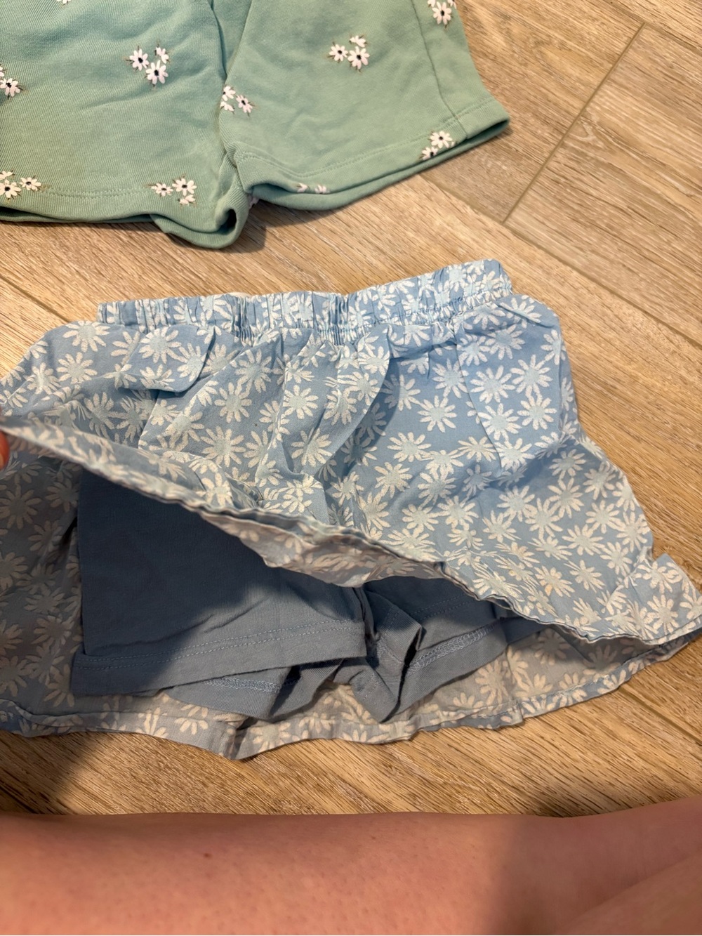 12 Pairs of Shorts & 1 Skort Bundle/Lot - Picture 5 of 6